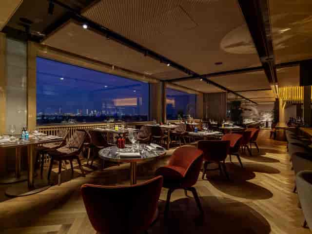 THE ROOF - Restaurant, Bar & Lounge mit Ausblick