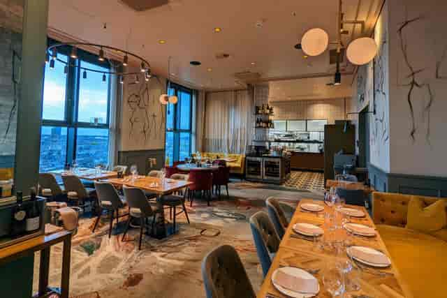 Paris Club Düsseldorf venue with warm lighting and skyline view for corporate dinners and events.
