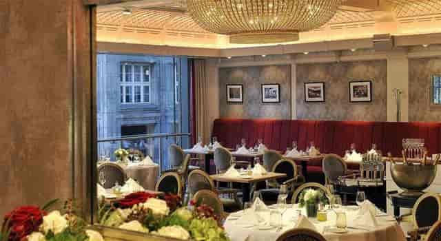 Luxury private dining room at Breidenbacher Hof with chandelier for upscale event networking.
