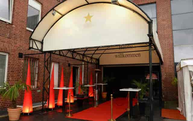 Red carpet entrance at Theater der Träume for luxury corporate and social event venues.