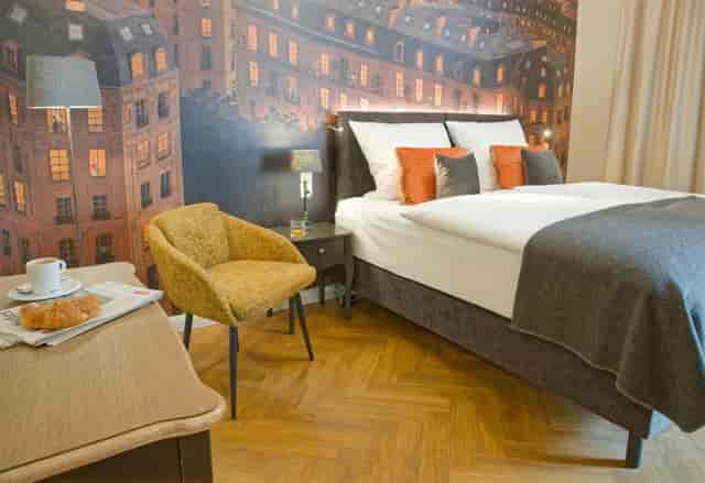 Boutique Club Room at Hotel Hanseat for VIP conference speakers and quiet workspace.