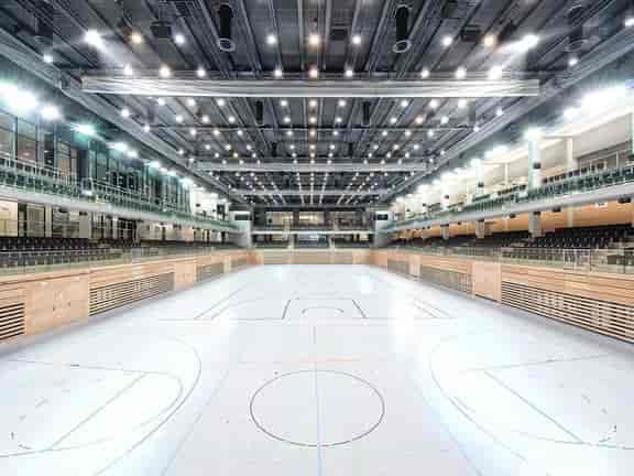 CASTELLO Düsseldorf multipurpose hall with tiered seating for trade shows and sporting events.