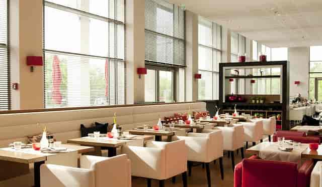 Modern, bright Restaurant ZiZou, Hotel Duesseldorf: upscale venue for corporate lunch events.