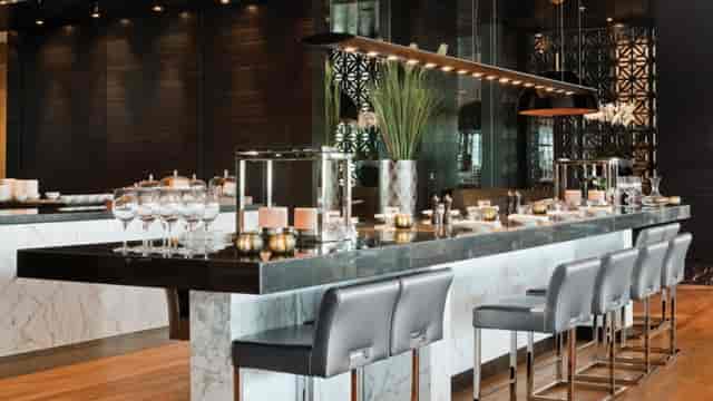 Chef's Table at DOX Restaurant: Sleek marble bar for upscale corporate cocktail mixers.