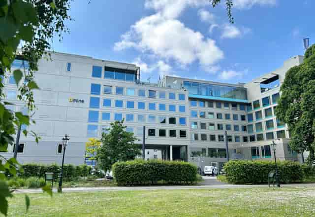 Cobalt at b'mine Hotel Düsseldorf: Modern corporate venue for professional business meetings.