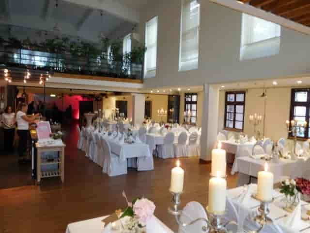Elegant Schlossallee 1 event venue, high ceilings, wedding and corporate gala banquet hall.
