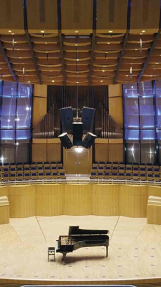 Mendelssohn-Saal auditorium with integrated sound system for concerts and corporate events.