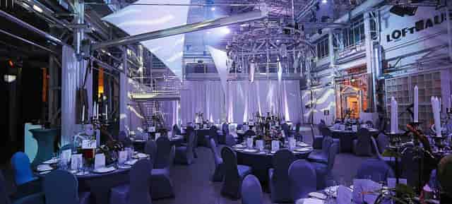LOFTHAUS industrial gala venue with elegant drapery, perfect for high-end corporate event planning.