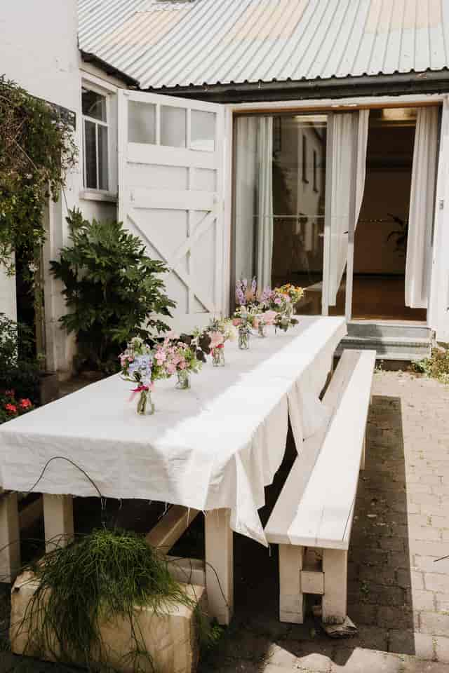 Minimalist outdoor tablescape at Soul Studio for high-end micro-events and rehearsal dinners.