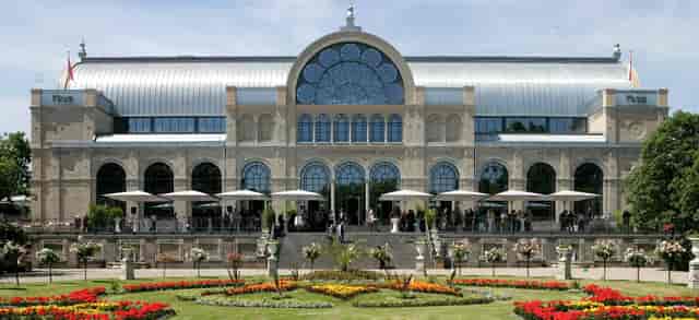 Flora Köln terrace venue: historic outdoor space for corporate galas and networking events.