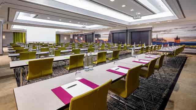 Classroom-style conference room at Lindner Hotel Köln City Plaza for corporate events and meetings.