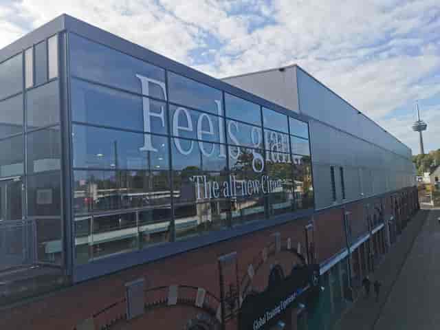 EXPO XXI modern industrial venue with glass frontage for product launches and automotive showcases.