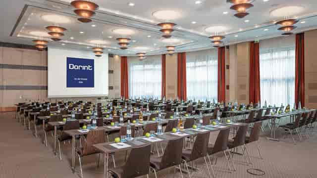Classroom-style ballroom at Dorint Hotel Köln for corporate training and professional presentations.
