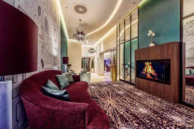 Hotel St. Josef lobby bar with fireplace for VIP networking and corporate event planning.