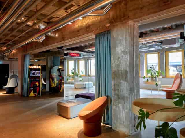Industrial breakout space at 25hours Hotel for networking and team-building events.