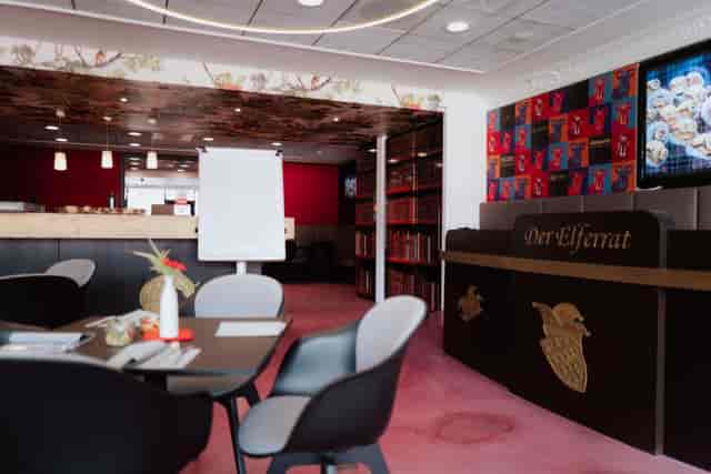 Hennes Weisweiler Lounge at RheinEnergieSTADION: unique creative breakout room for event workshops.