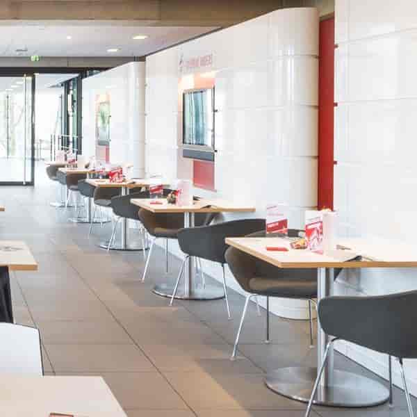 Hennes Weisweiler Lounge at RheinEnergieSTADION: functional breakout space for corporate conferences.