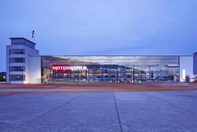 Drivers Hall at Motorworld Köln: Industrial venue for automotive product launches and events.