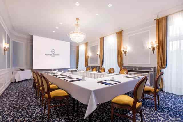 U-shape boardroom at Salon Gereon, Excelsior Hotel Ernst for professional corporate meetings.