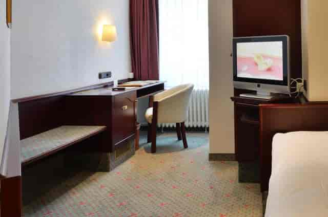 Raum Pius 2 at Hotel Imperial: Traditional hotel room for corporate meetings and event bookings.