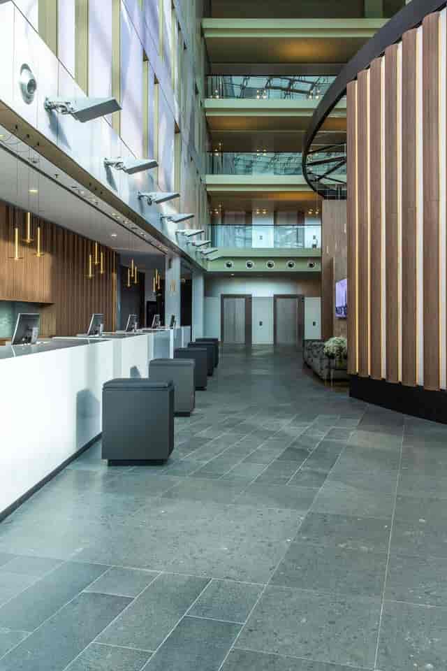 Concilium II Radisson Blu lobby, spacious event check-in area for large conferences.