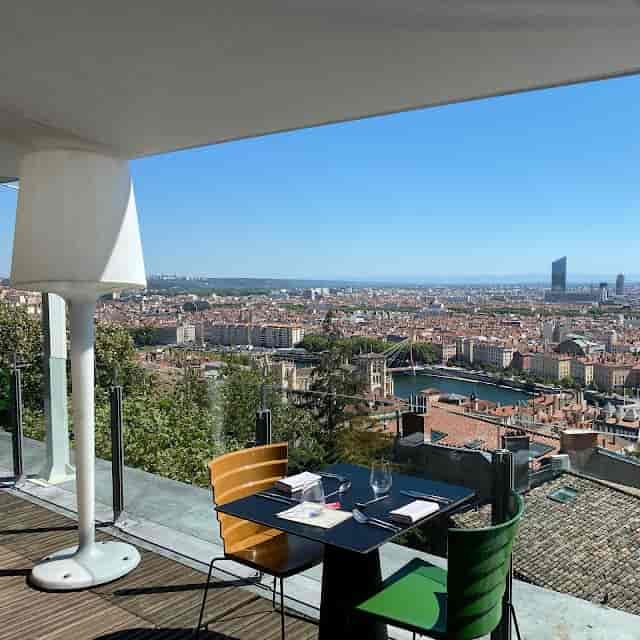 Rooftop venue at Le Rooftop Têtedoie with city skyline, ideal for corporate events and weddings.
