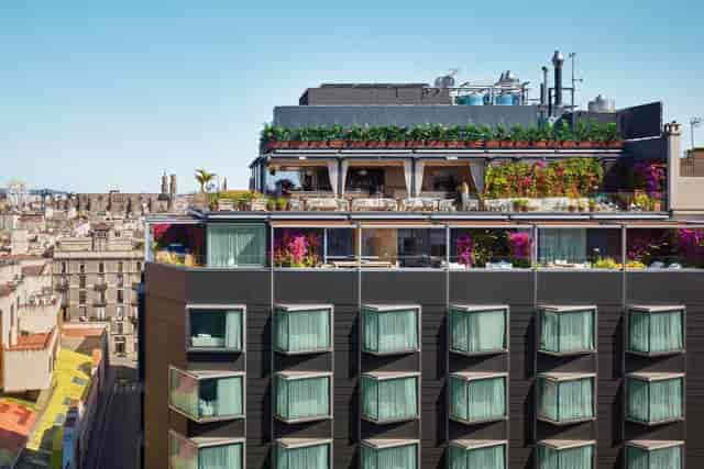 Veraz rooftop venue at The Barcelona EDITION for upscale incentive cocktails and VIP networking.