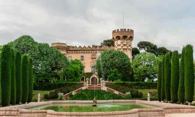 Invernadero at Castell de Sant Marçal: luxury venue for premium weddings and corporate retreats.