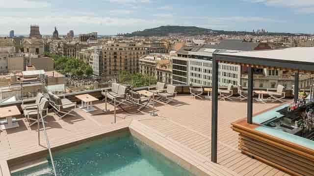 Rooftop bar in Barcelona with skyline view for incentive receptions and networking events.