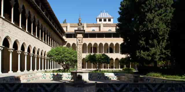 Monestir de Pedralbes historic cloister for upscale gala dinner and incentive event venue.