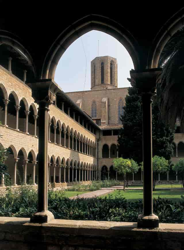 Historic gala dinner venue at Monestir de Pedralbes, featuring atmospheric Gothic architecture.