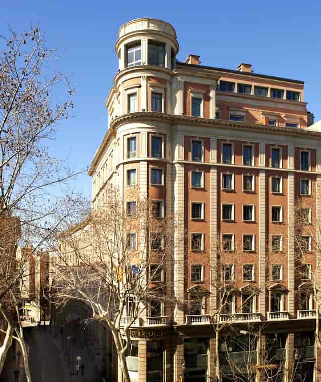 Liceo at Le Méridien Barcelona: Grand architecture for luxury corporate events and board meetings.