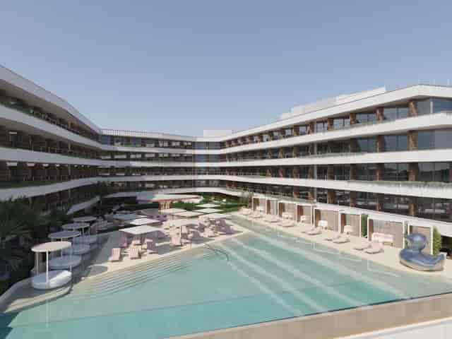 Sevilla at SLS Barcelona: luxury pool deck for executive retreats and corporate incentive events.