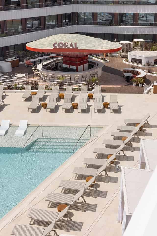 Lounge Bar
