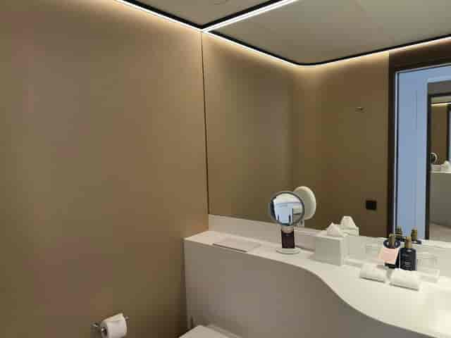 Minimalist hotel vanity at Lab 5, Labtwentytwo Barcelona for luxury brand activations and VIP events.