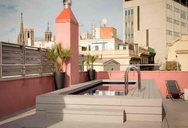 Rooftop terrace at Aparthotel Arai with city views, ideal for networking events and VIP receptions.