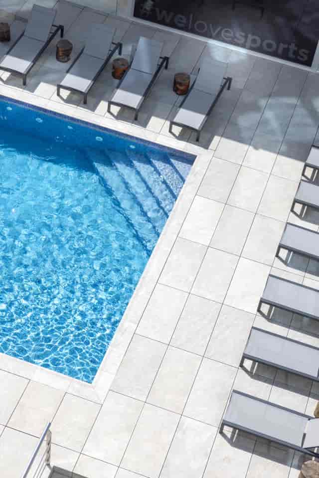 Sala Nova Icaria hotel venue with poolside lounge seating for networking cocktail events.