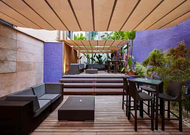 Terrassa 4 Capellans outdoor breakout space with cocktail tables for corporate networking events.