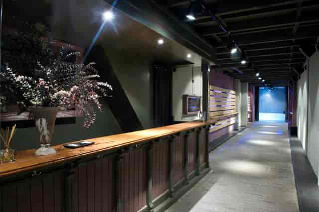 Sophisticated Attic service bar at El Portal de l'Eixample for evening receptions and registration.