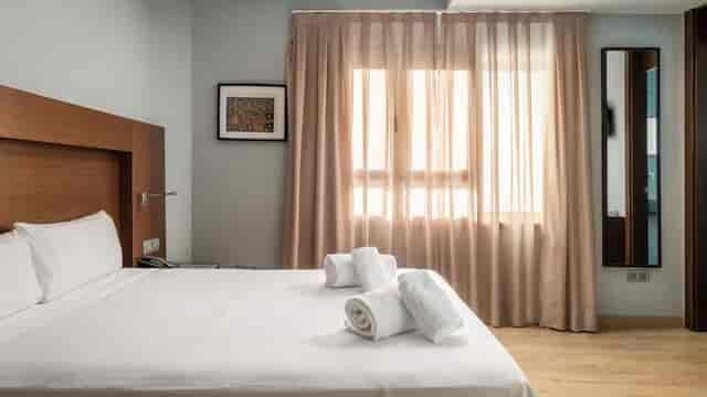 Hotel Madanis room for conference attendees: clean, functional design with neutral tones.
