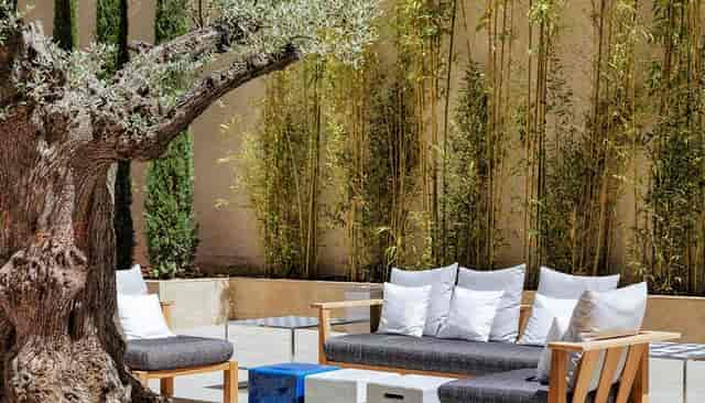 H10 Art Gallery terrace, intimate breakout space for VIP networking and corporate retreats.