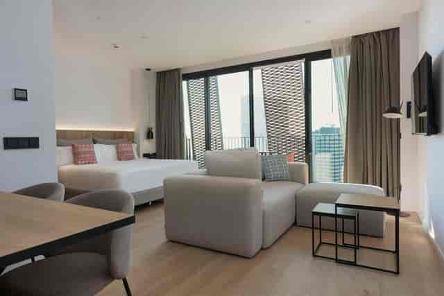 VIP guest suite at Kanga Café Barcelona, perfect for executive remote work and corporate events.
