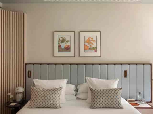 Grand Hotel Central Laietana room, neutral design, ideal for corporate retreats and business events.