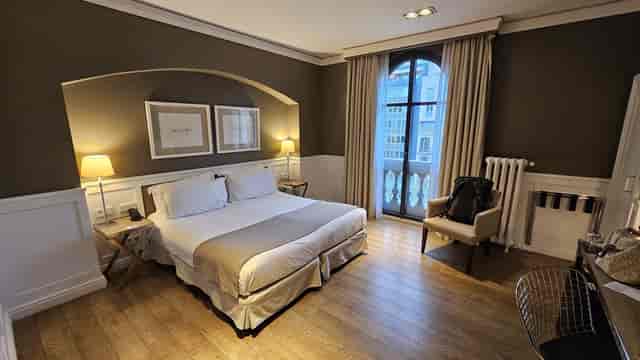 Luxury Period Hall hotel room for VIP corporate events and professional business conferences.