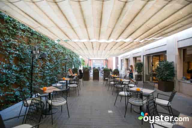Covered outdoor terrace with living wall at Gallery Hotel Barcelona for corporate networking events.