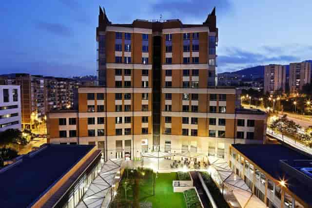 Hotel Alimara Catalunya courtyard venue for residential conferences and networking events.