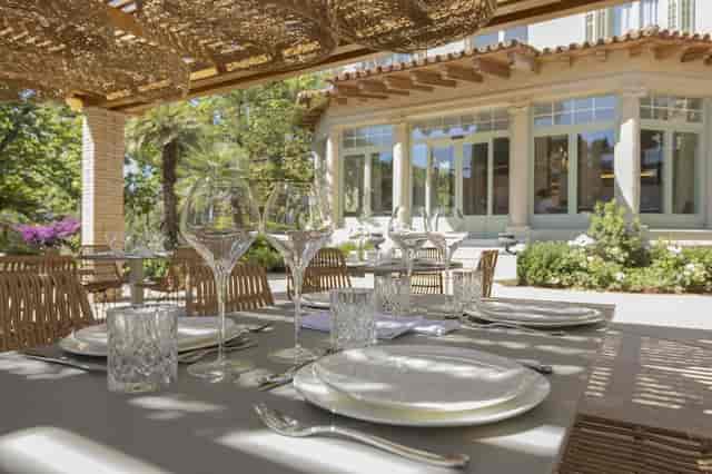 Upscale garden brunch at Hotel Mirlo: elegant tablescapes for private networking and events.