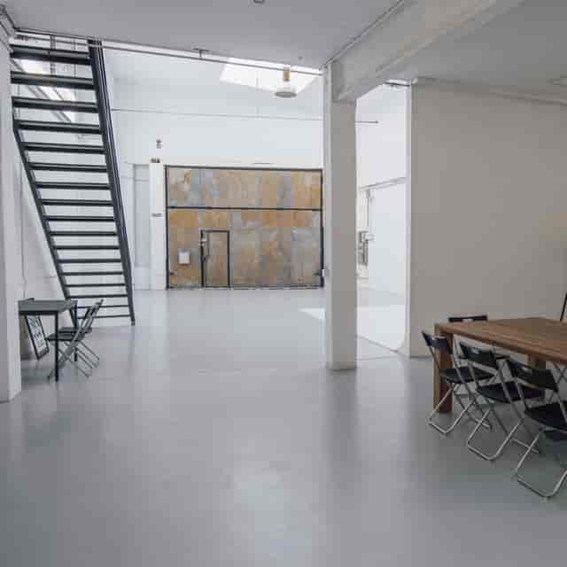Sala Combinada industrial blank canvas for contemporary product launches and creative workshops.