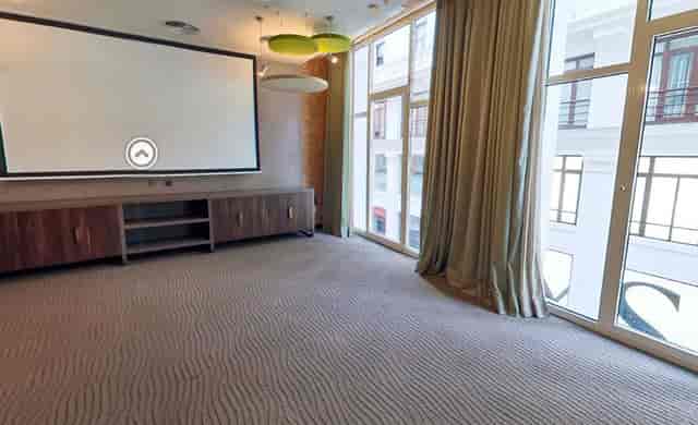 Atelier 1+2 meeting room at Hyatt Centric Madrid with AV tech for corporate workshops and boards.