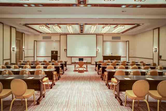 Regency Ballroom B schoolroom setup for corporate training and presentations at Hyatt Mexico City.